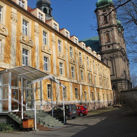Diecezjalny Dom Formacyjny Apartment Nysa Exterior photo